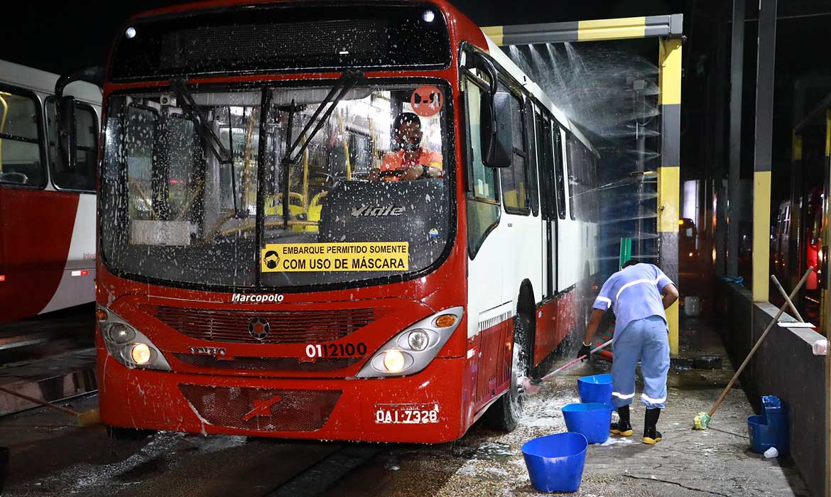 Você está visualizando atualmente Prefeitura intensifica fiscalização na higienização dos ônibus