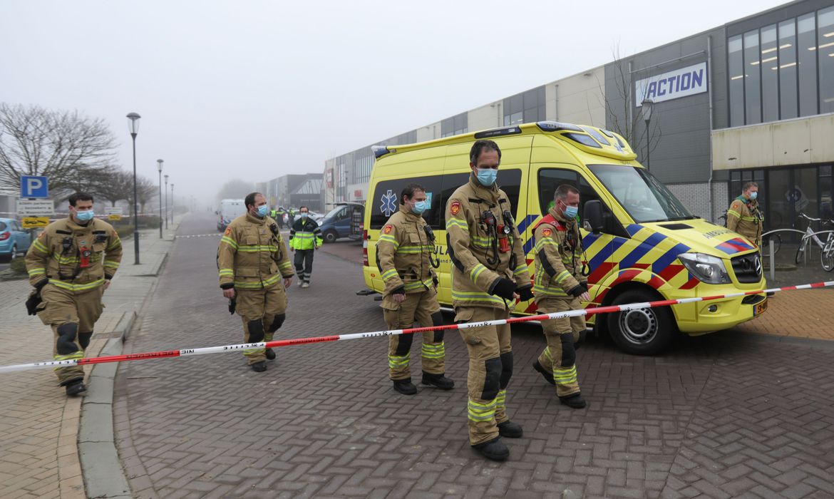 Você está visualizando atualmente Explosão atinge centro de testes de covid-19 na Holanda