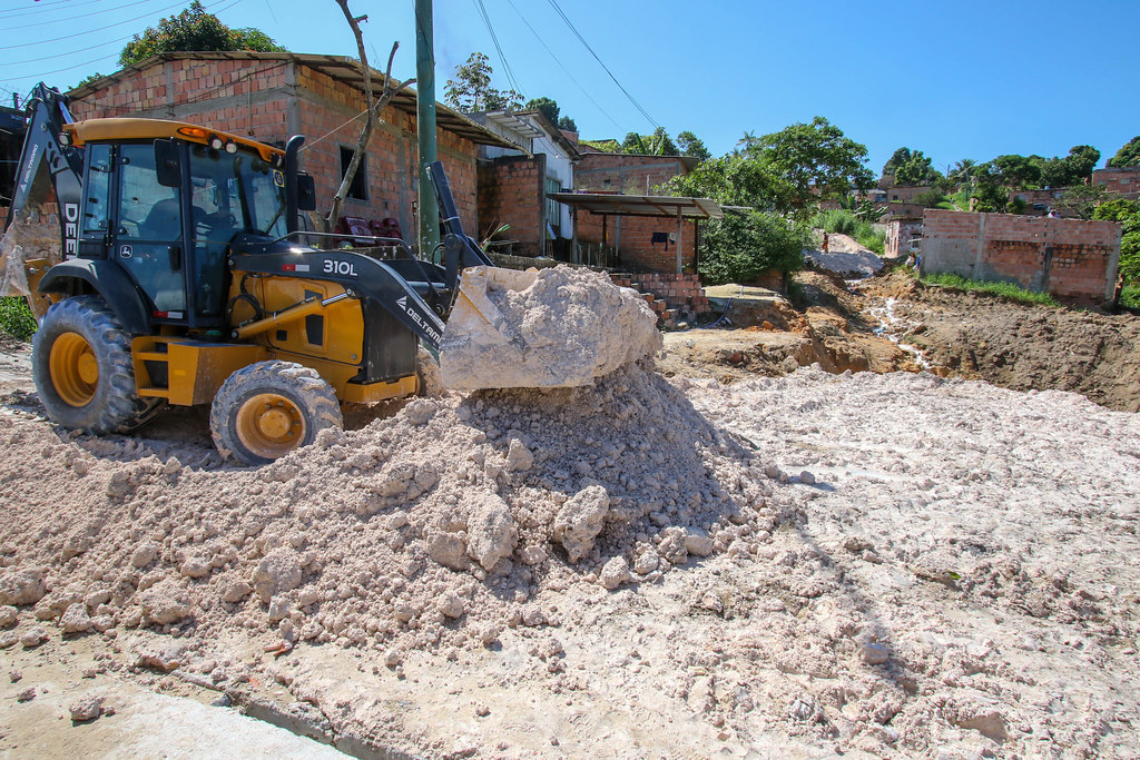 Leia mais sobre o artigo Prefeitura trabalha para concluir implantação de rua no Jorge Teixeira