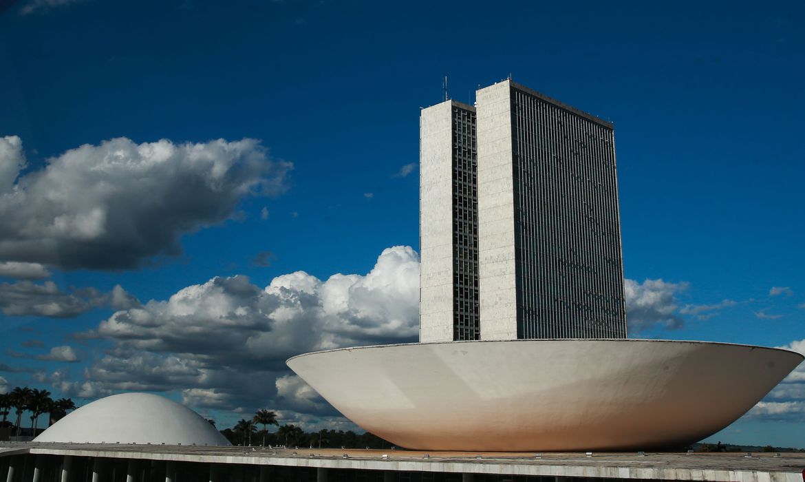 Leia mais sobre o artigo Câmara autoriza candidatura de gestor multado por conta irregular