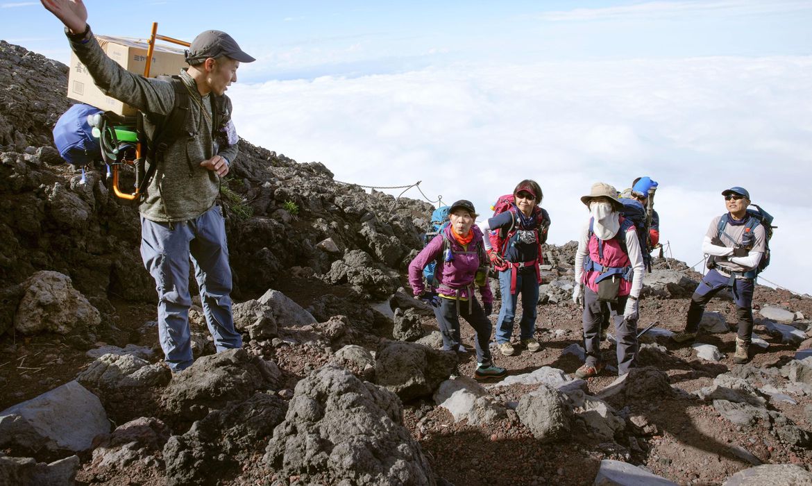 Leia mais sobre o artigo Autoridades japonesas reabrem rota de escalada no monte Fuji