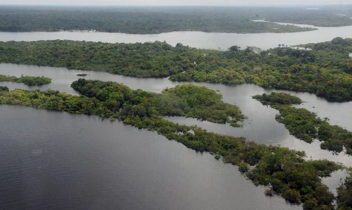 Leia mais sobre o artigo Ministério da Defesa, por meio do (Censipam) inaugura antena para ampliar fiscalização na Amazônia