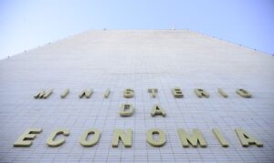 Leia mais sobre o artigo Ministério da economia eleva previsão de crescimento econômico para 5,3% em 2021