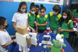 Leia mais sobre o artigo Na cidade de Manaus é realizada a 1ª exposição de robótica e 300 alunos idealizam invenções com sucatas