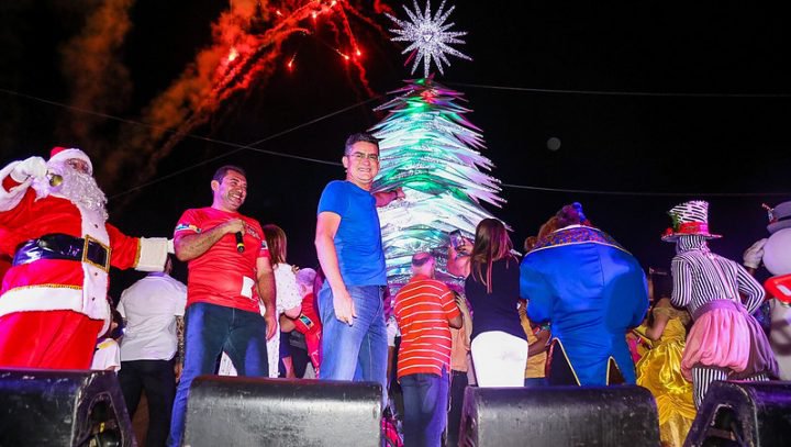 Leia mais sobre o artigo Em Manaus é inaugurada árvore natalina de 40 metros na Ponta Negra