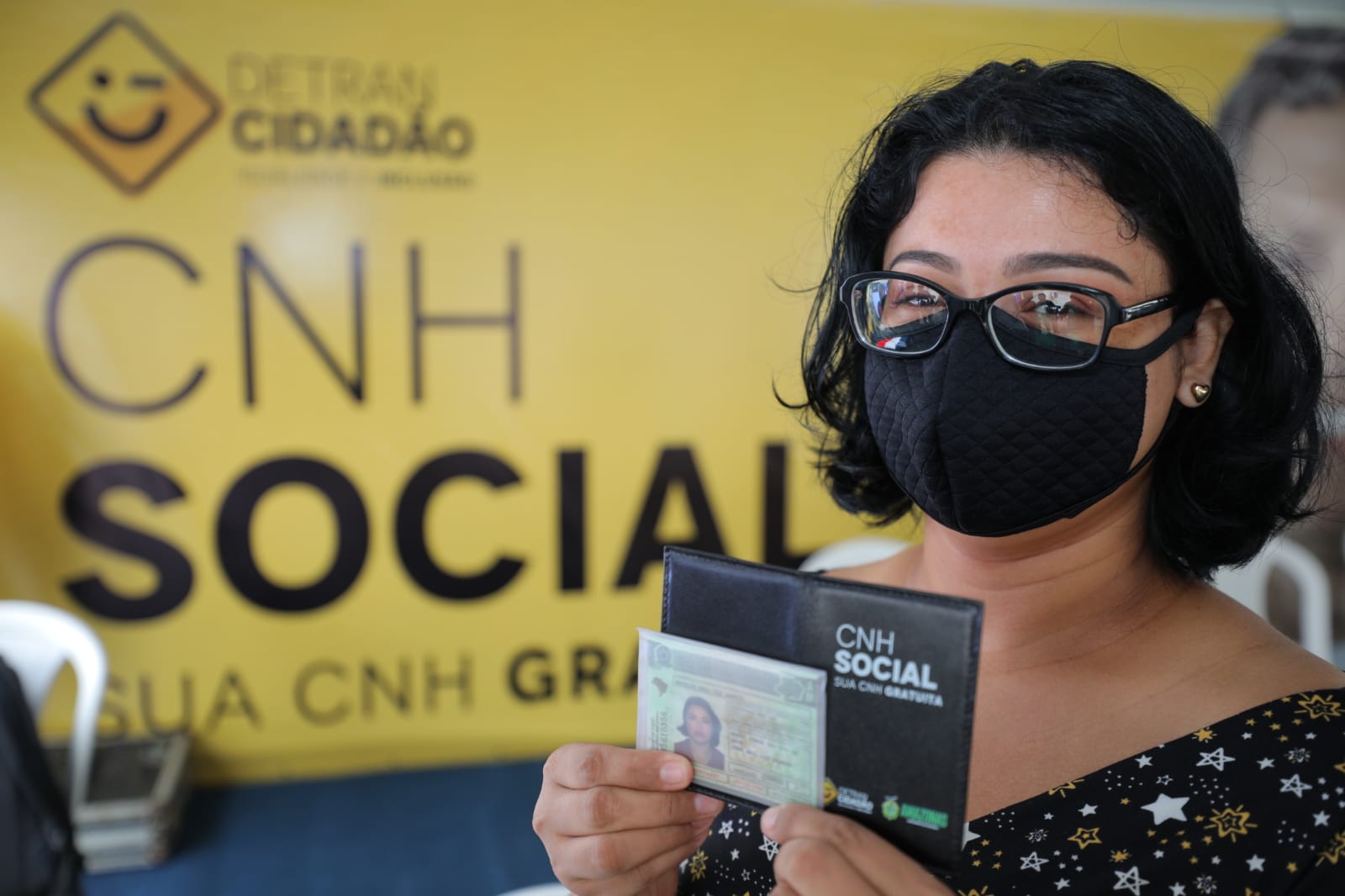 Leia mais sobre o artigo Interior do AM: Entrega de documentos para o projeto CNH Social