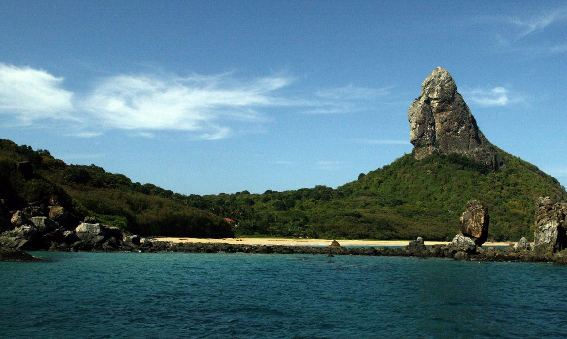 Leia mais sobre o artigo Fernando de Noronha passa a exigir dose de reforço de visitantes