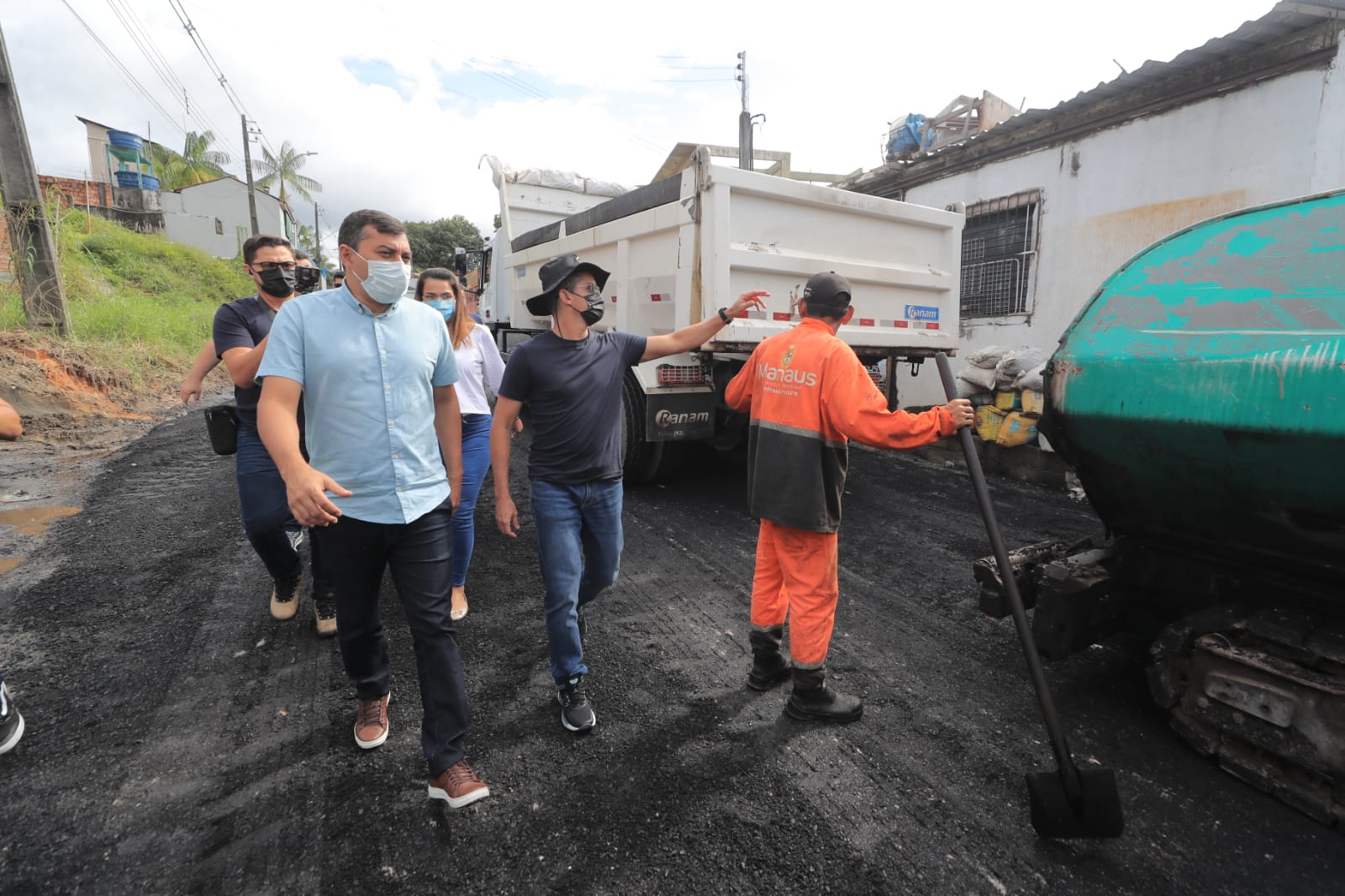 Leia mais sobre o artigo Governantes do AM, vistoriam obras de recuperação viária de Manaus