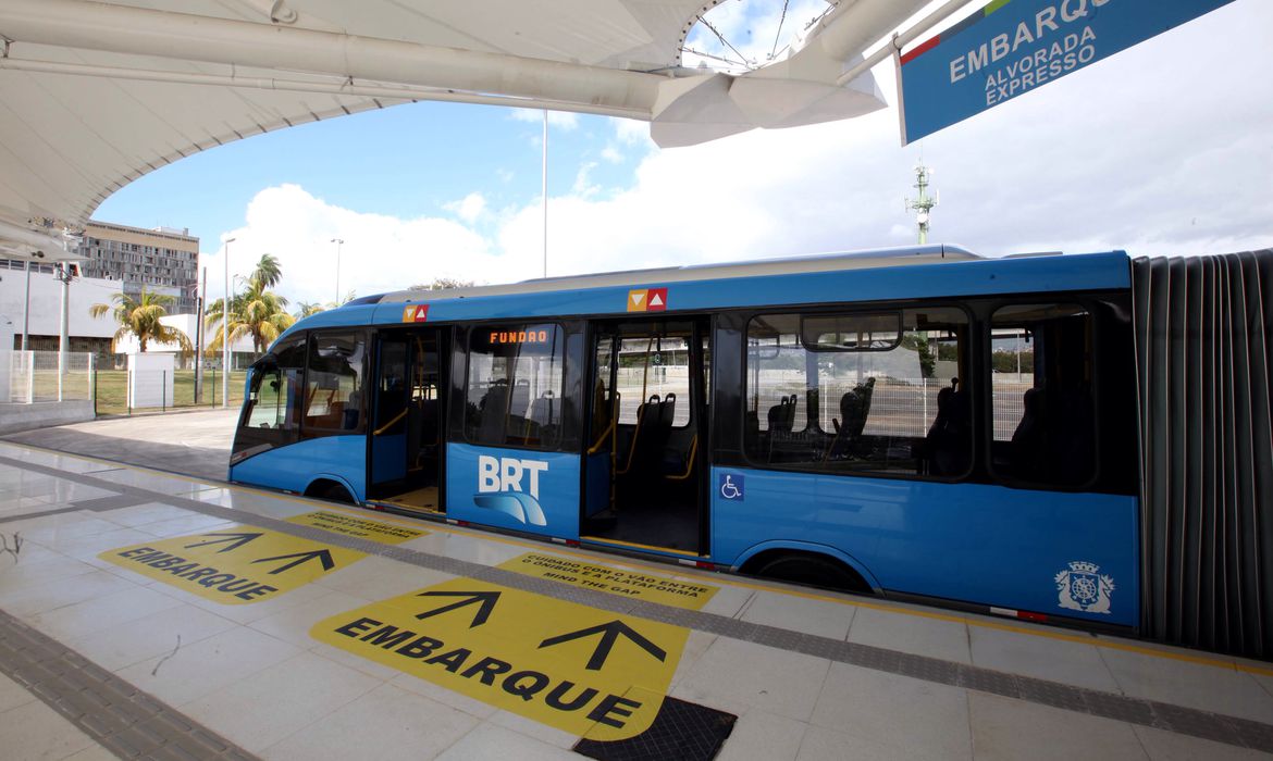 Você está visualizando atualmente Prefeitura do Rio de Janeiro publica edital para compra de ônibus novos do BRT