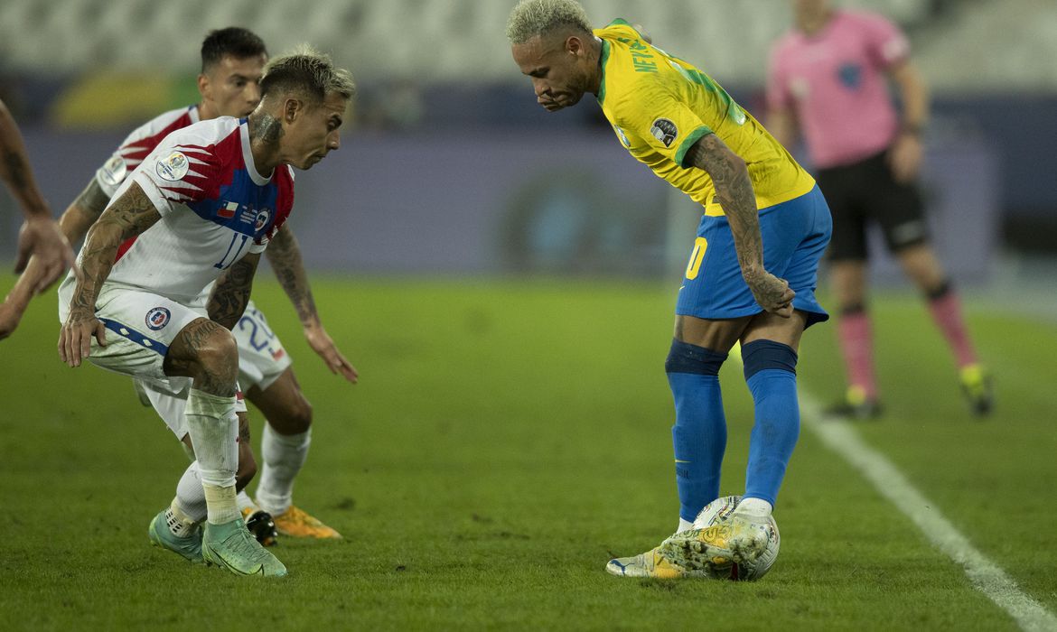 Você está visualizando atualmente Com novidades na escalação, Brasil enfrenta Chile pelas Eliminatórias