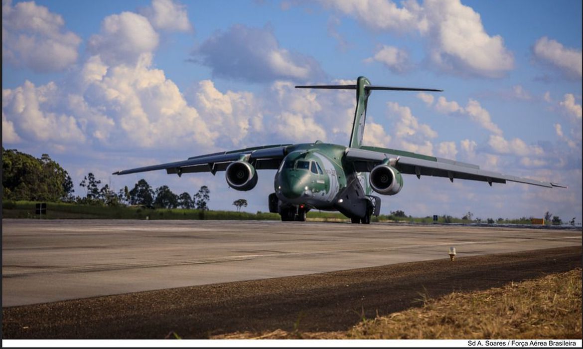 Você está visualizando atualmente Avião da FAB que resgatará brasileiros decola hoje para a Polônia