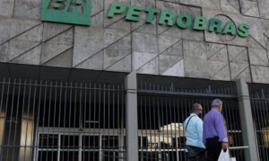 Leia mais sobre o artigo Petrobras reajusta preços da gasolina e diesel para as distribuidoras