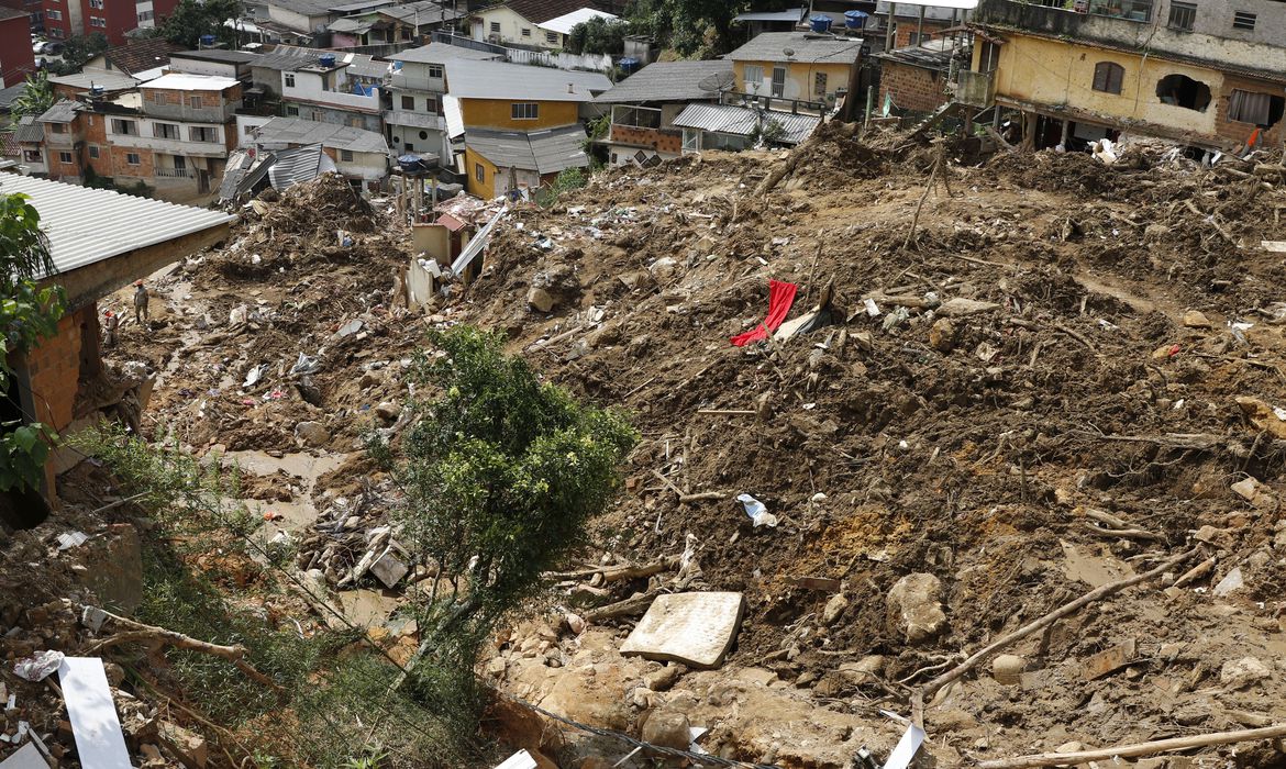 Você está visualizando atualmente FGTS é liberado pela a Caixa Econômica para três cidade Mineiras atingidas pelas as enchentes em