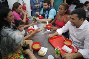 Leia mais sobre o artigo Em Manaus, é inaugurado Prato Cheio para servir sopa gratuitamente para 400 pessoas, por dia no bairro Aleixo