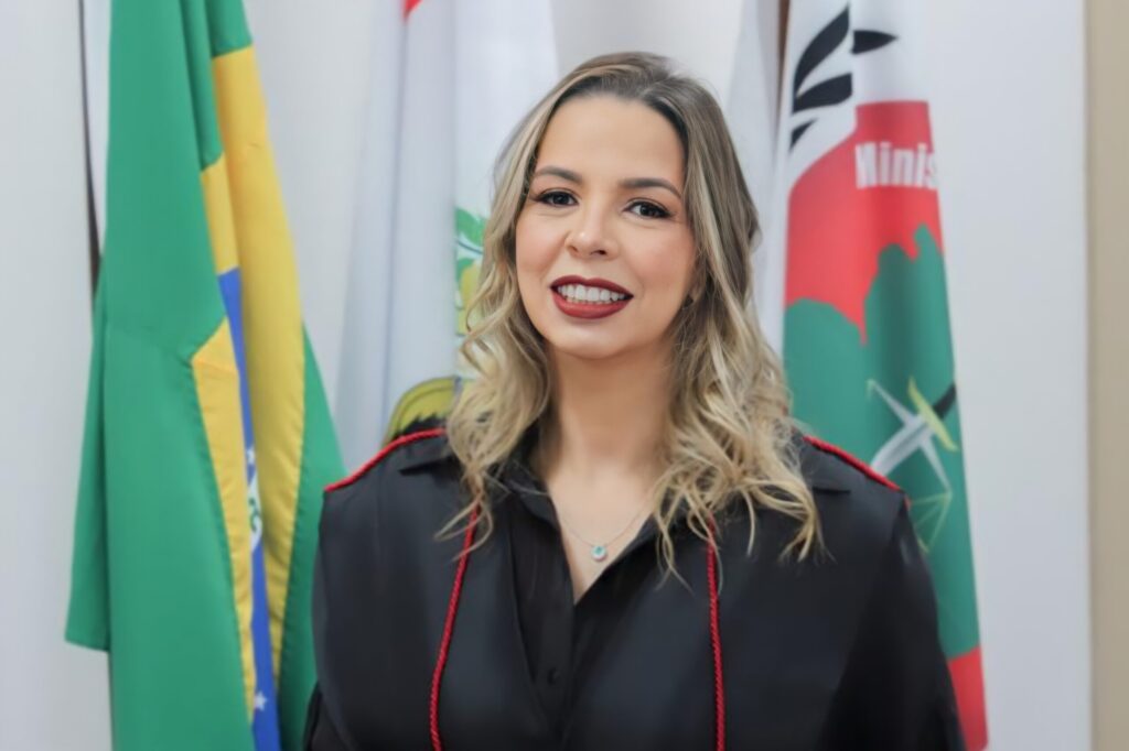 Você está visualizando atualmente TCE- AM empossa Fernanda Cantanhede Veiga como Procuradora Geral do MPC