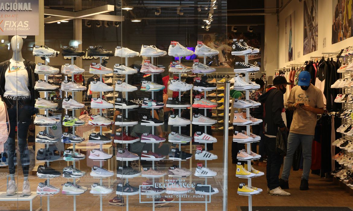 No momento, você está visualizando CNC afirma, confiança do comércio tem maior nível desde março de 2020