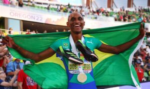 Leia mais sobre o artigo Alison dos Santos é campeão mundial nos 400 metros com barreiras