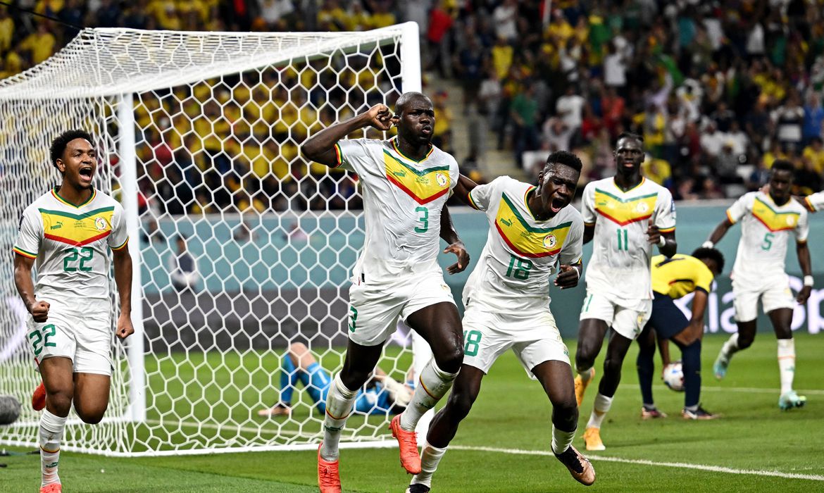 Você está visualizando atualmente Com homenagem a ídolo, Senegal bate Equador e vai às oitavas da Copa