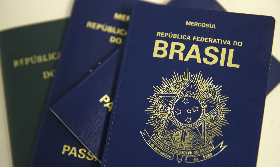 Você está visualizando atualmente Polícia Federal anuncia normalização na emissão de passaportes