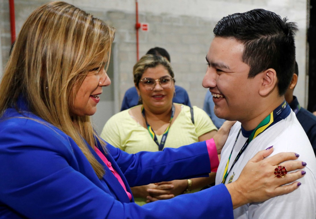 Leia mais sobre o artigo Governo do Amazonas homenageia alunos da rede estadual de ensino aprovados na UEA