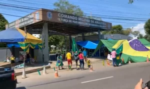 Leia mais sobre o artigo Acampamento de manifestantes em frente do CMA são desmontados em Manaus