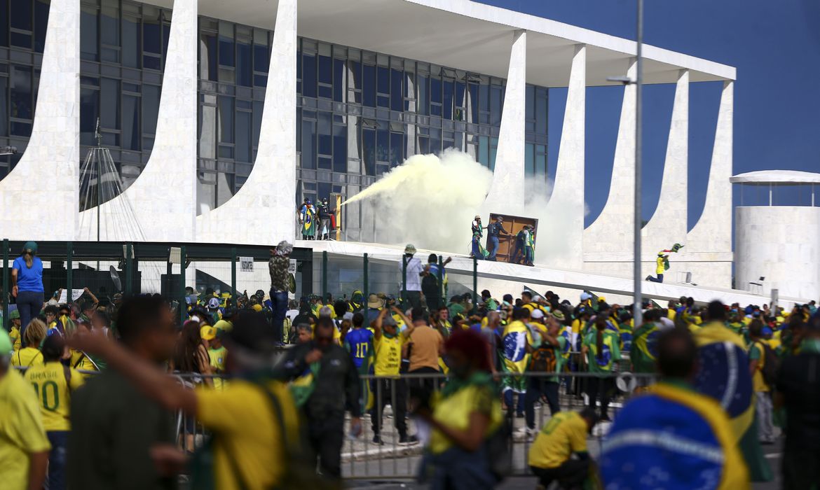 Você está visualizando atualmente Líderes mundiais condenam tentativa de golpe em Brasília