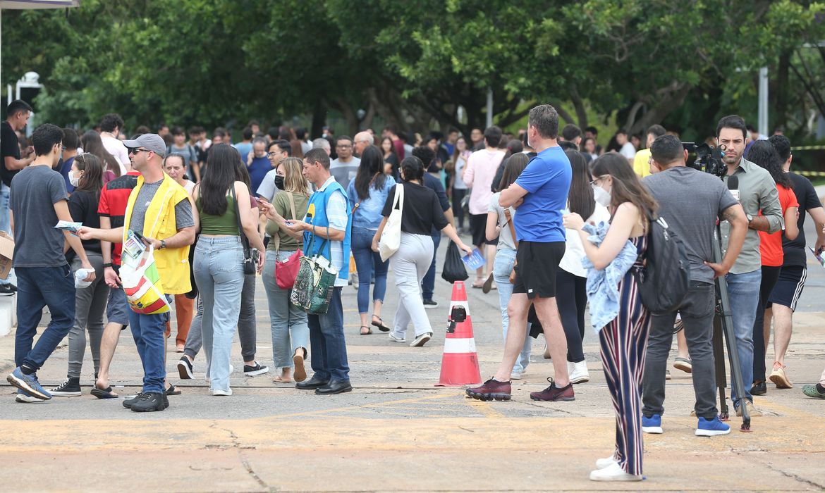 Você está visualizando atualmente Provas do Enem são reaplicadas nesta terça e quarta-feira para 3,2 mil estudantes