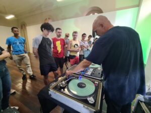 Leia mais sobre o artigo Oficina da profissão de DJ é oferecido pelo Edital Manaus Faz Cultura