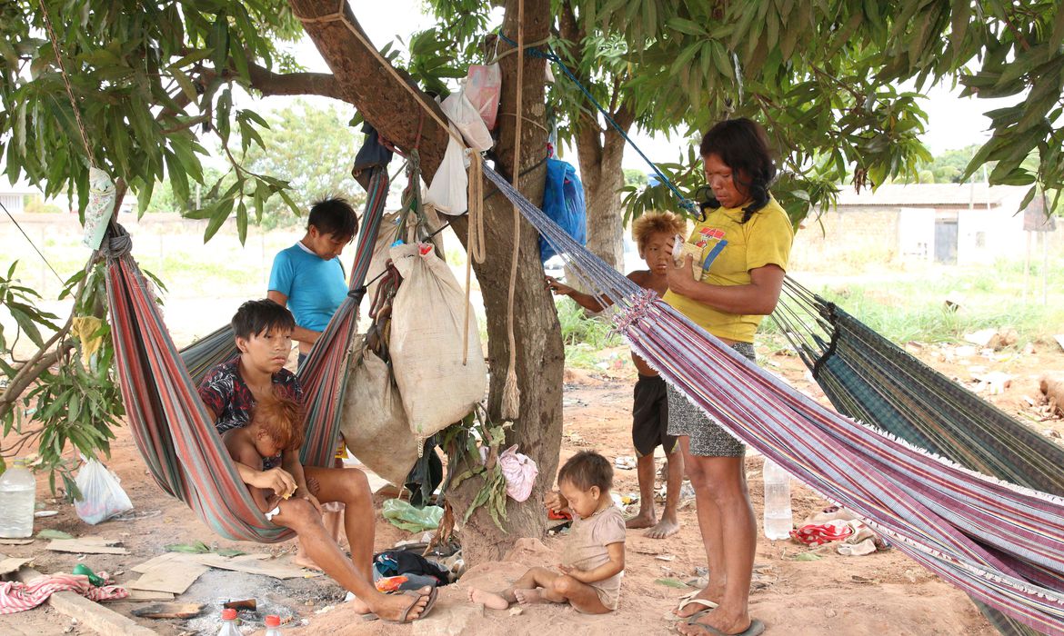 Você está visualizando atualmente Grupo yanomami vive às margens da BR-174 em Boa Vista