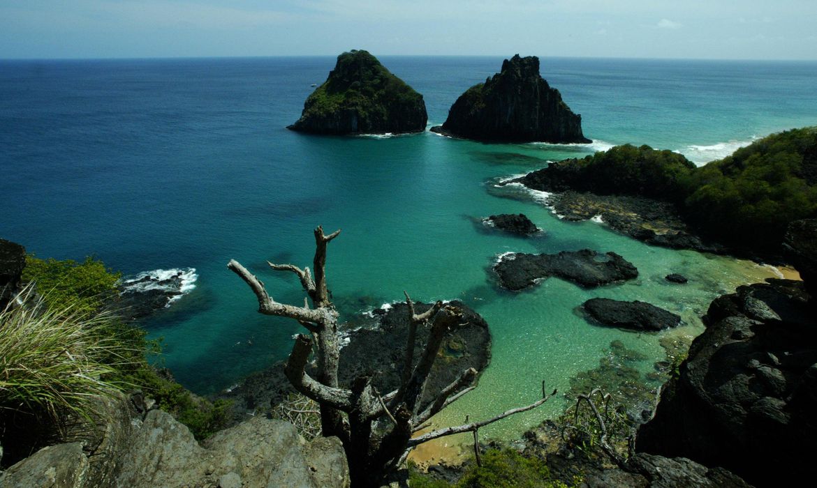 Leia mais sobre o artigo União e Pernambuco querem compartilhar Fernando de Noronha