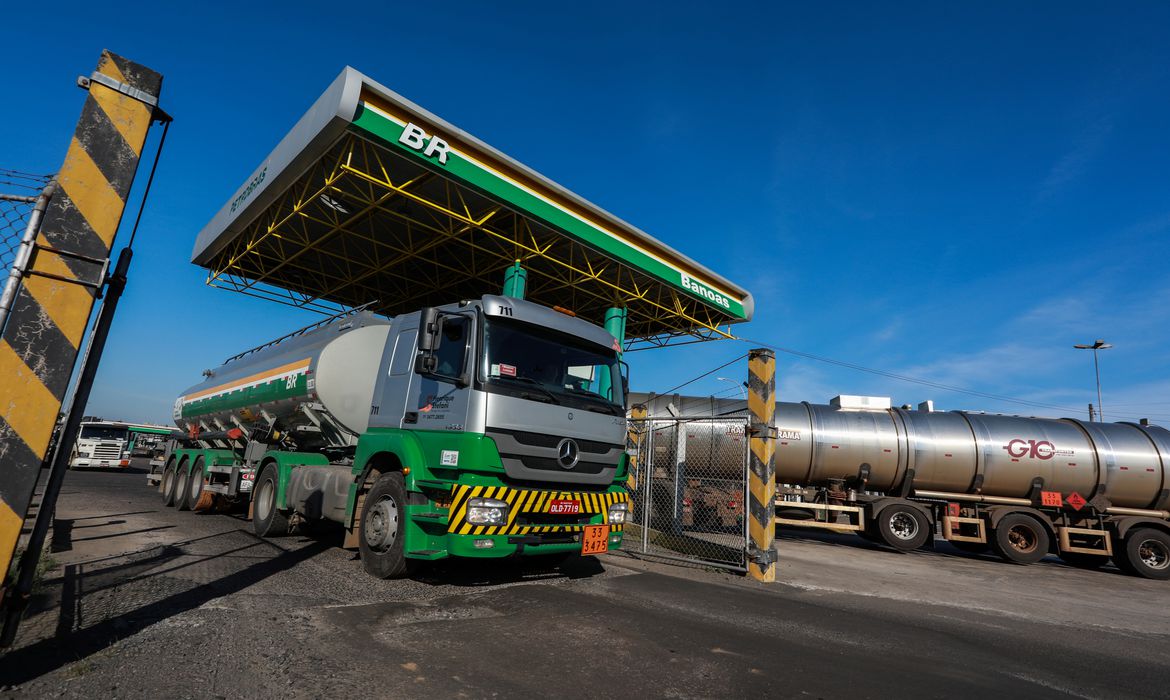 Você está visualizando atualmente Petrobras reduz preço do diesel para as distribuidoras