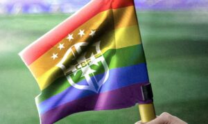 Leia mais sobre o artigo Estudo indica aumento de 76% em casos de homofobia no futebol do país