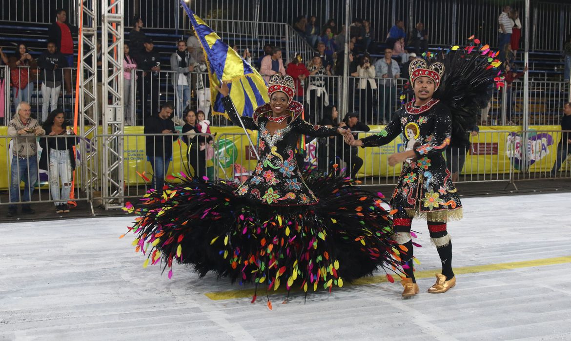 Você está visualizando atualmente Brasília tem desfile de escolas de samba em período junino