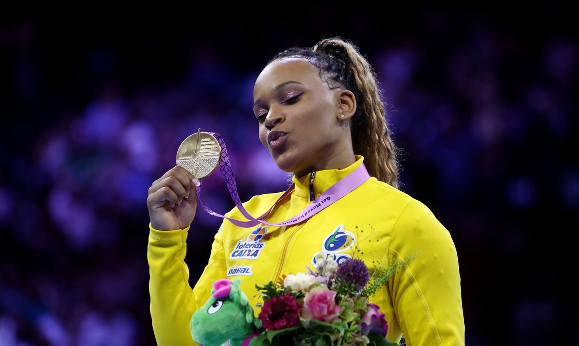 Leia mais sobre o artigo Ginasta Rebeca Andrade é bicampeã mundial do salto na Bélgica