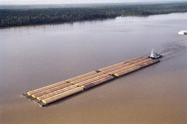 Leia mais sobre o artigo Sindarma alerta que nível dos rios no AM está abaixo do esperado para o transporte fluvial de cargas