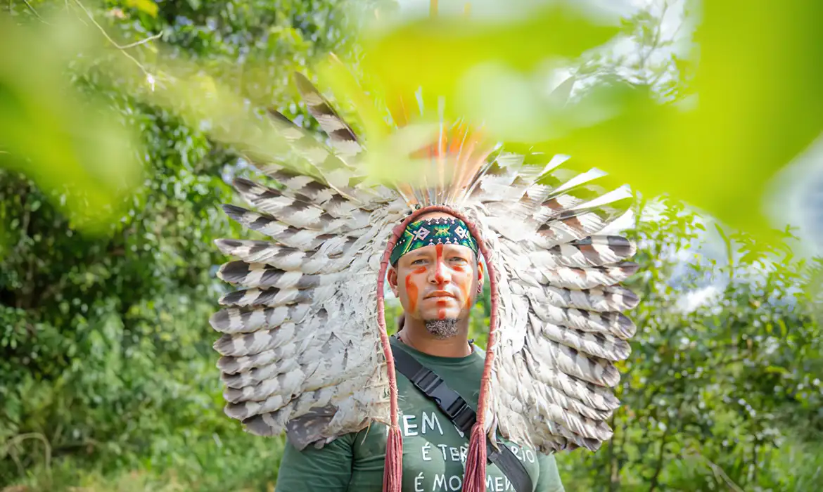 Você está visualizando atualmente Cacique Merong é enterrado em área de reflorestamento