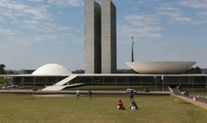 Leia mais sobre o artigo Quarentena para militar se candidatar pode ser votada dia 5 de junho