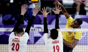 Leia mais sobre o artigo Vôlei: seleção masculina leva virada da Polônia, o 2º revés em Paris