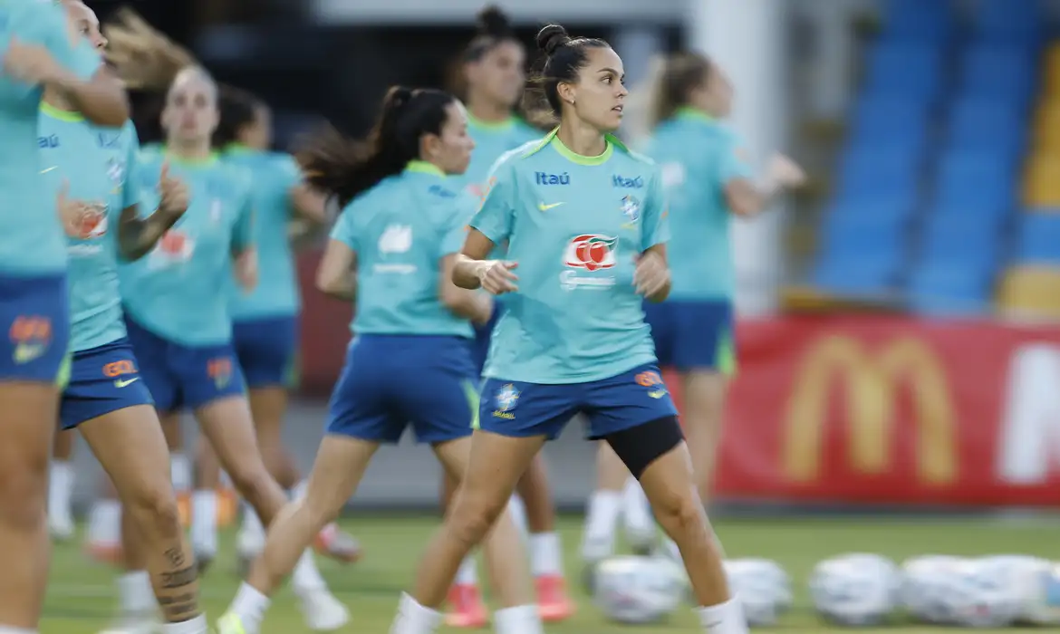 Você está visualizando atualmente Seleção feminina realiza primeiro treino com todas as convocadas