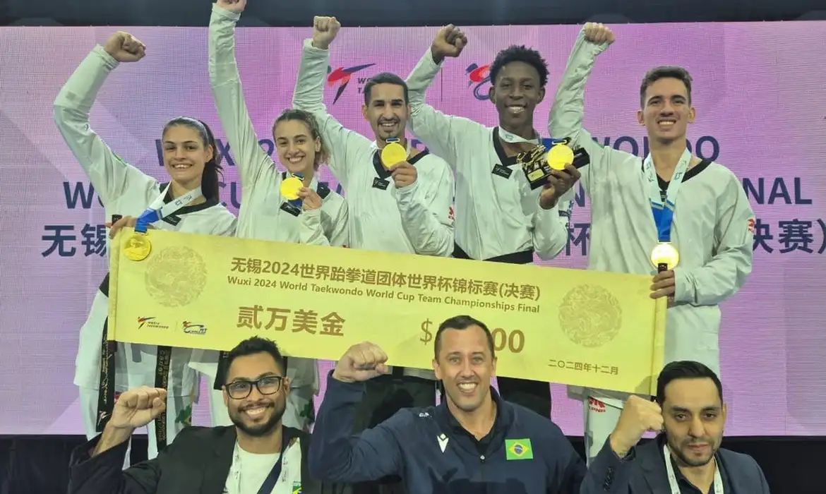 Leia mais sobre o artigo Brasil é bicampeão por equipes na Copa do Mundo de taekwondo na China