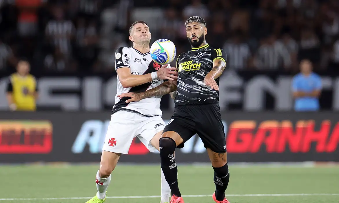 Você está visualizando atualmente Vasco e Botafogo jogam por vaga na semifinal do Carioca