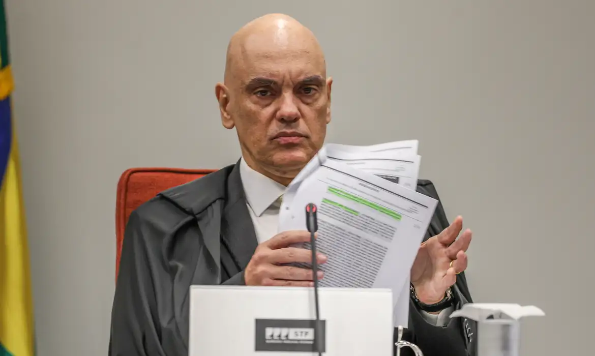 Leia mais sobre o artigo Alexandre de Moraes mantém prisão de kid preto pela trama golpista