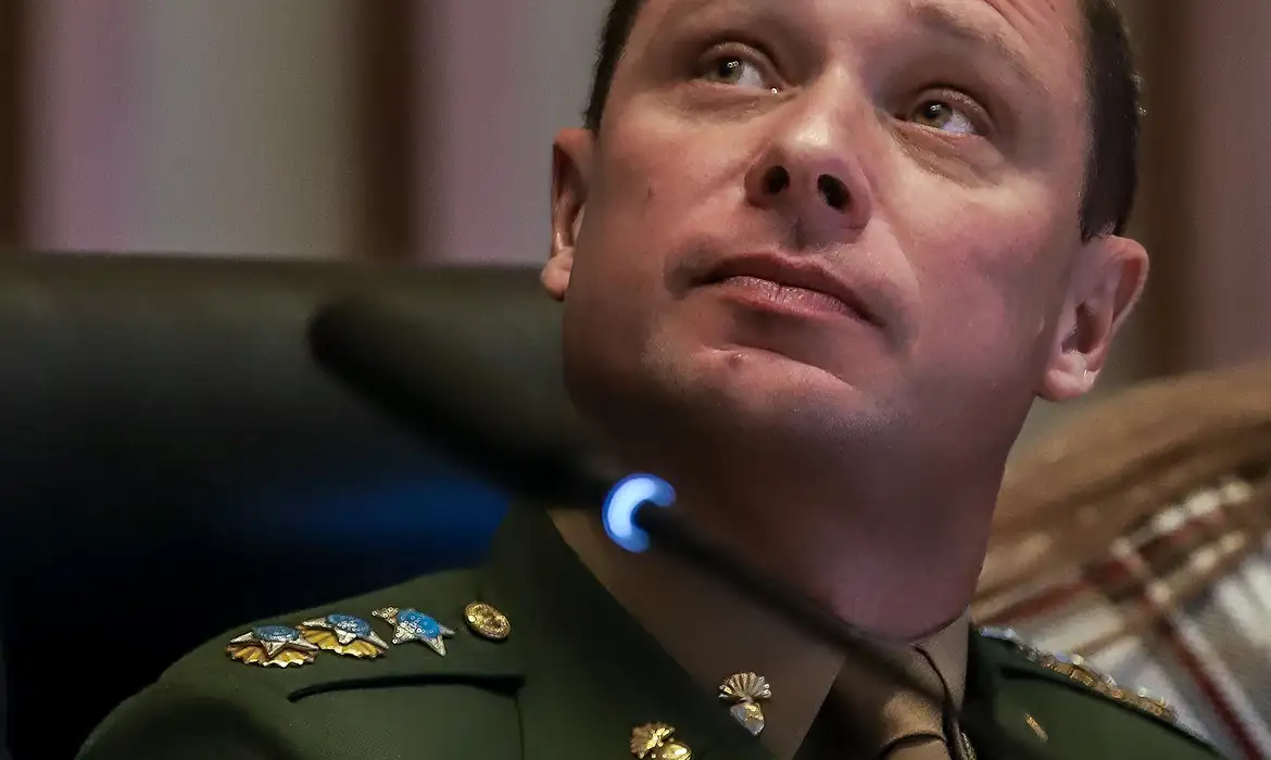 Leia mais sobre o artigo Cid reafirma que Bolsonaro leu minuta golpista durante reunião