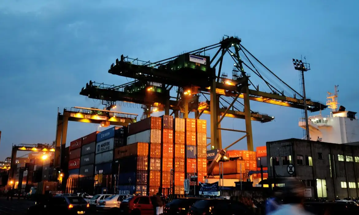 No momento, você está visualizando Exportações, emprego e investimentos tendem a recuar devido a tarifaço