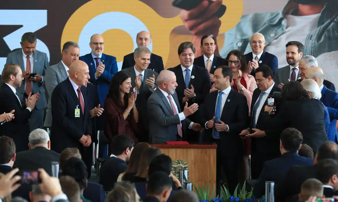 No momento, você está visualizando Presidente do país assina decreto da TV 3.0; novo sistema deve começar em 2026