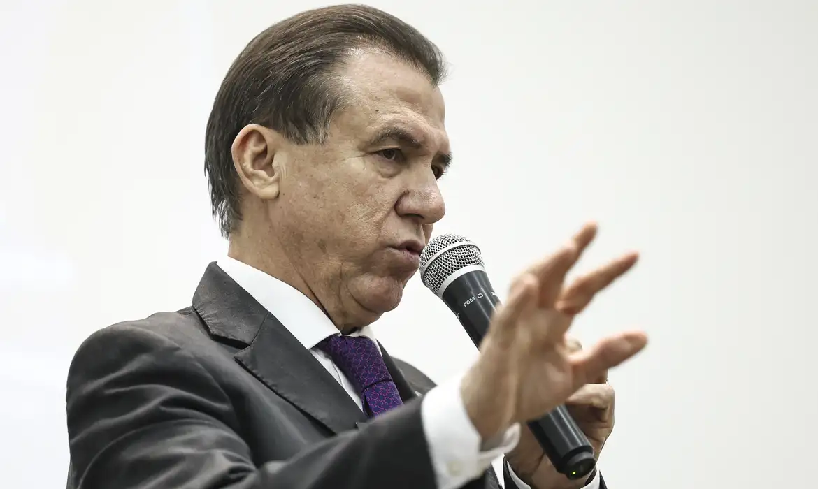 No momento, você está visualizando Ministro do Trabalho diz que país não deve se desesperar por tarifaço