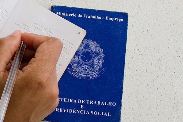 No momento, você está visualizando CTPS assinada sem trabalhar: mulher descobre vínculo fantasma e Justiça do Trabalho resolve caso inédito em Roraima