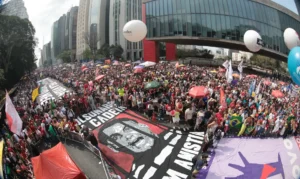 Leia mais sobre o artigo Em todo país, milhares protestam contra anistia e PEC da Blindagem