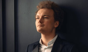 Leia mais sobre o artigo Violinista ucraniano Dmytro Udovychenko apresenta-se no Teatro Amazonas, dia 23 de outubro