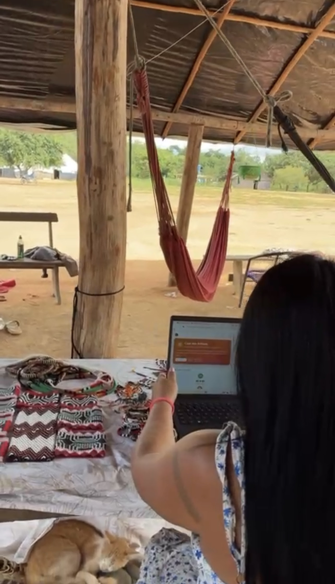 No momento, você está visualizando Mulheres indígenas desenvolvem plataforma de IA para preservar cultura e gerar renda para famílias